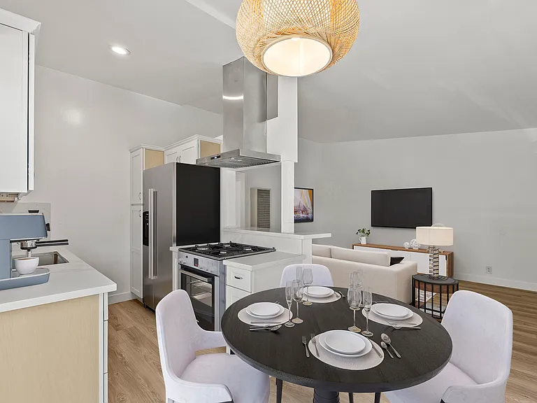 1829 Beloit Ave #4 — Photo 2