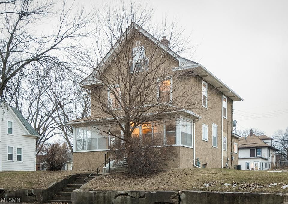 1st image of 224 3rd Ave S