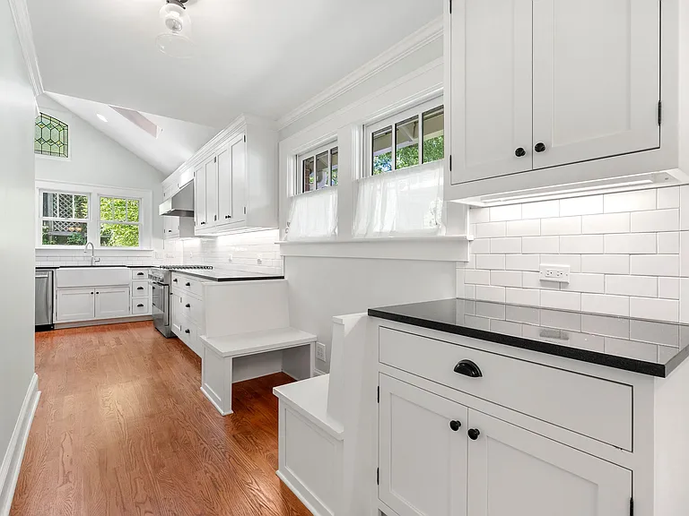 700 Berne St SE — Photo 2