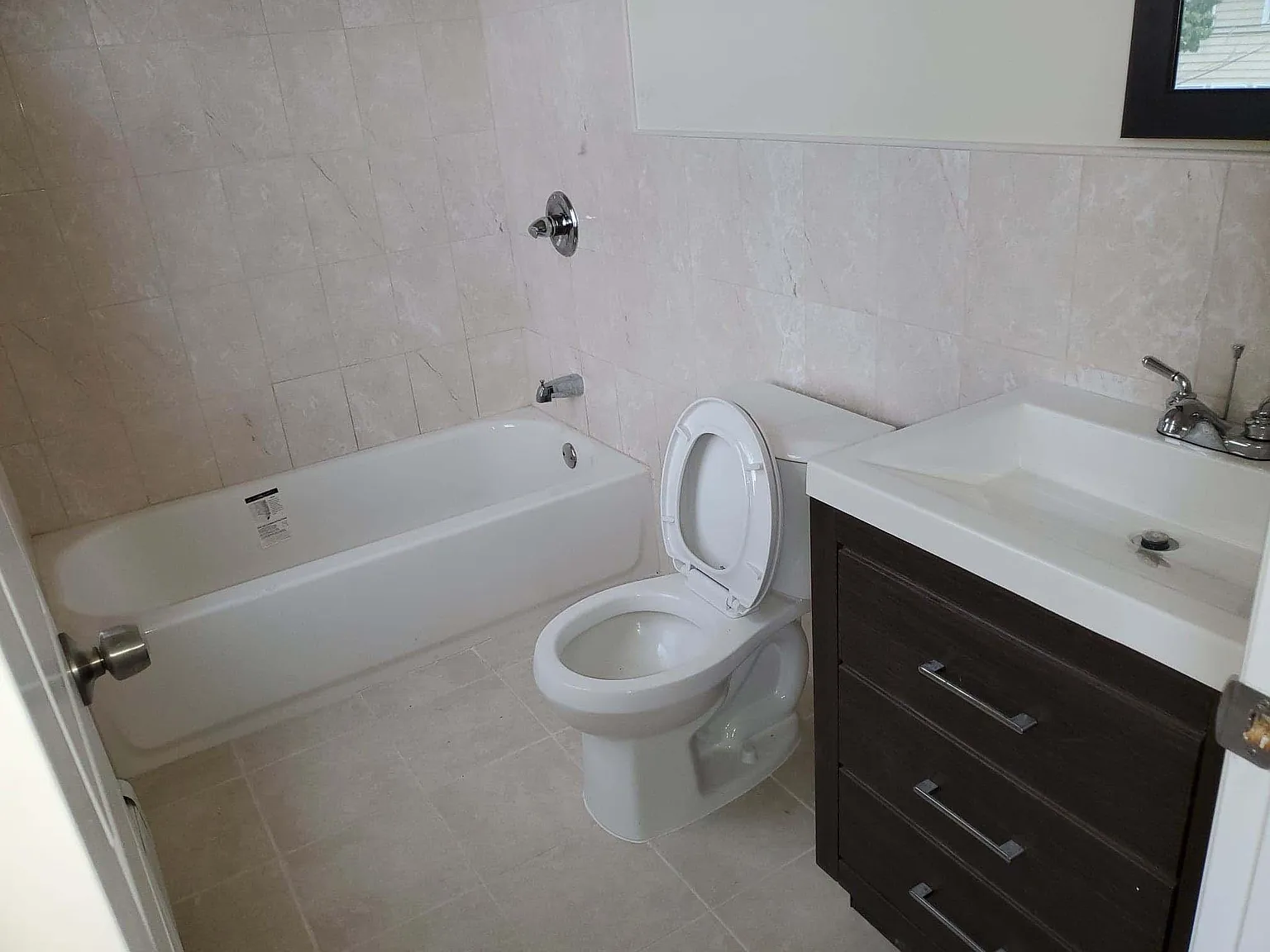 3 bed, 1200 sqft, $1,950 — Photo 4