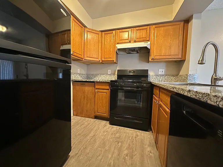 1467 Hialeah Dr #D — Photo 10