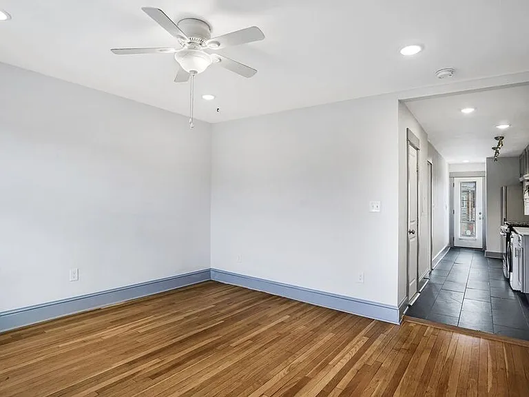 855 19th St NE #3 — Photo 6