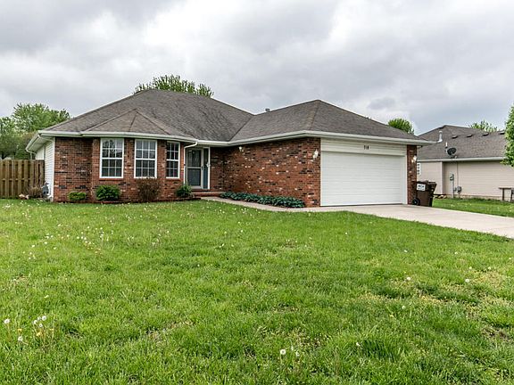 3rd image of 718 Sidney Ln