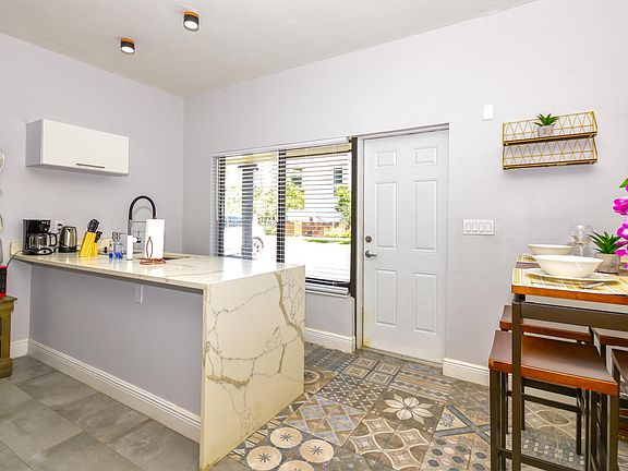 3rd image of 824 NE 4th St #11026542