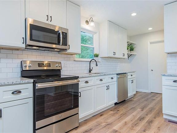 4th image of 2927 Barry Ave SE