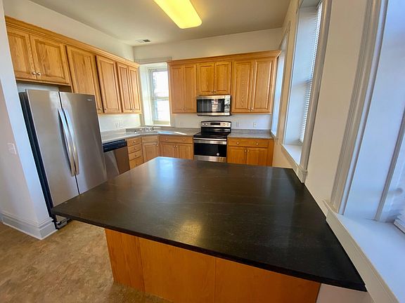 3rd image of 3903 Shenandoah Ave APT B