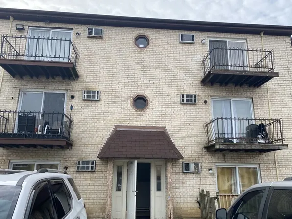 2407 Randall Ln, Arlington Heights, IL 60004