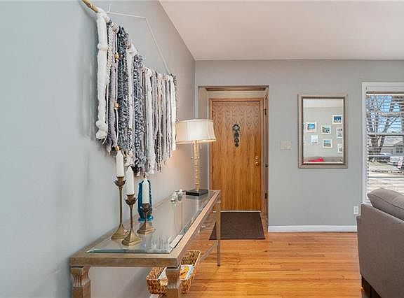 5th image of 604 E 90th St
