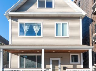 2314 W Roscoe St, Chicago, IL 60618