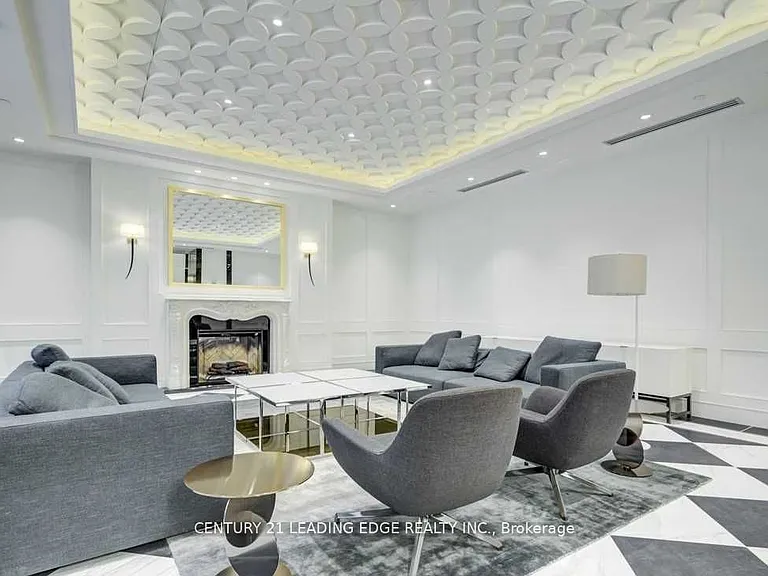 955 Bay St #913 — Photo 30