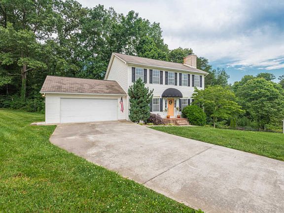 3rd image of 7808 Tori Court Ln