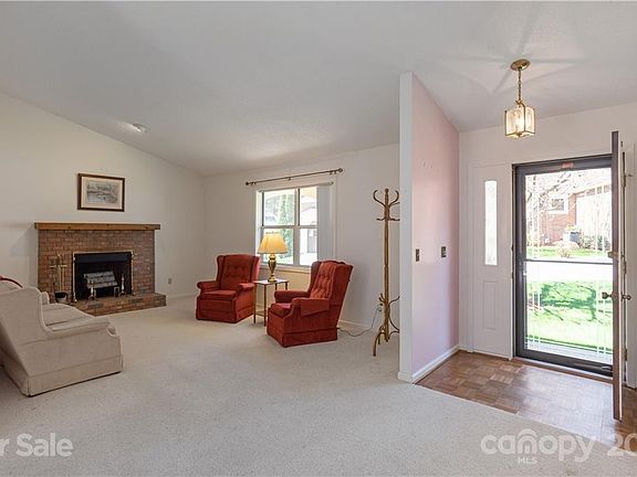3rd image of 117 Exeter Ct