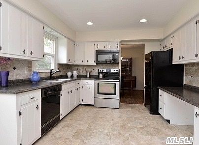 3rd image of 15 Buccaneer Ln