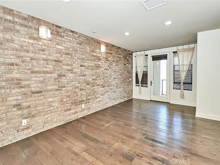 15 Vantis Dr — Photo 12