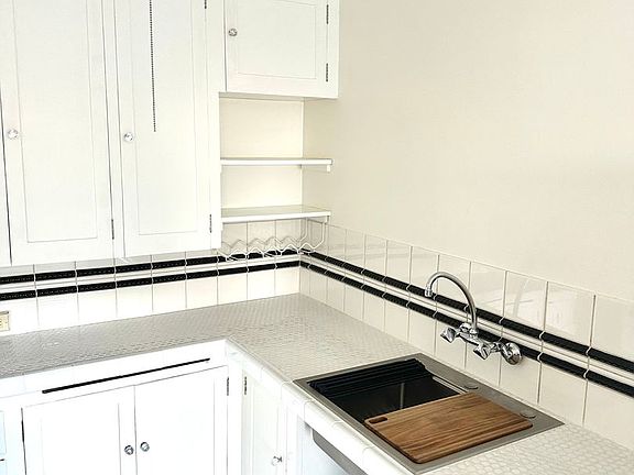 2nd image of 4235 Brooklyn Ave NE APT 403