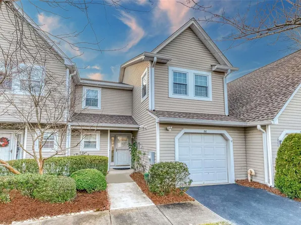 86 Erik Drive #86, East Setauket, NY 11733