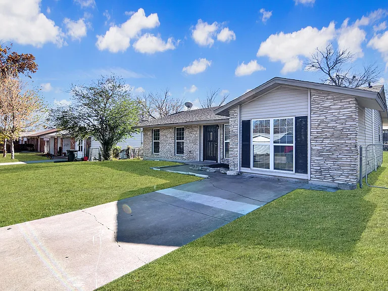 1206 Bonner Dr — Photo 2