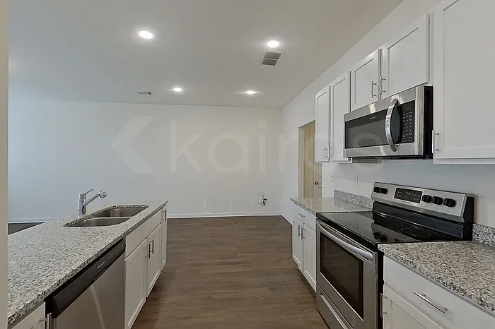 220 Long Island Dr — Photo 2