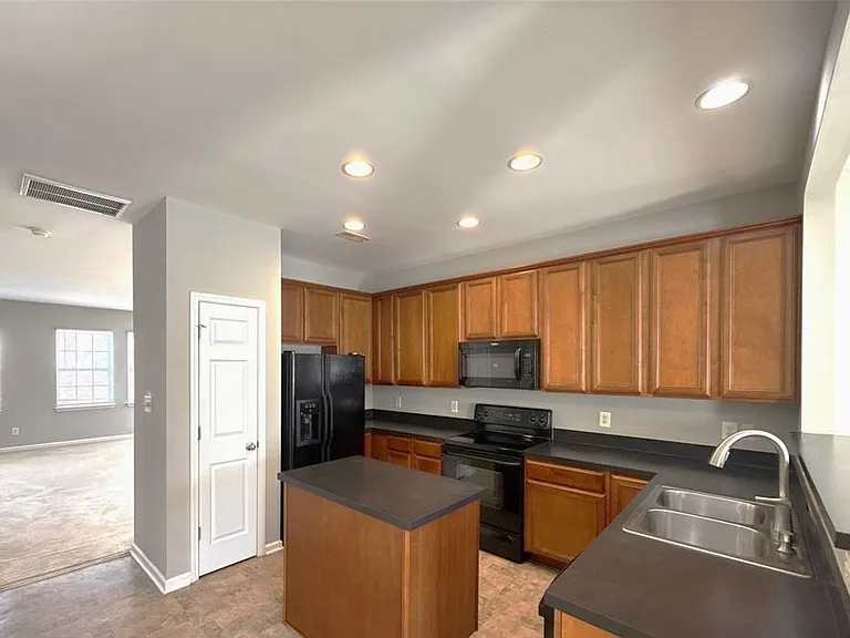 7023 Brighton Park Dr — Photo 4
