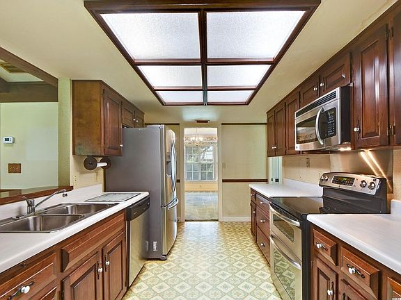 5th image of 1471 Shady Oak Dr