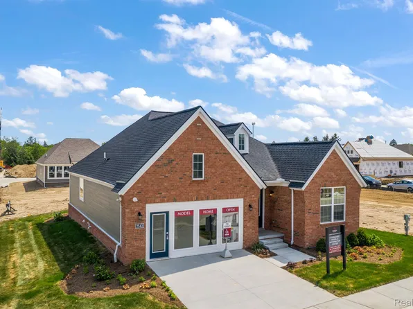 6046 Edmunds Dr, Troy, MI 48085