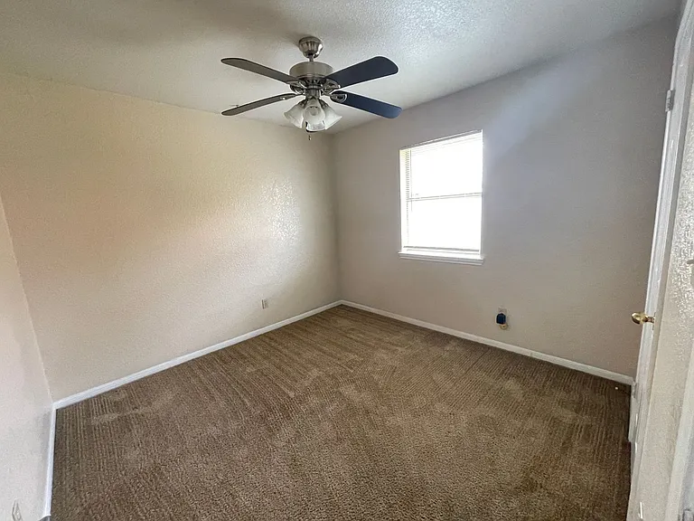 4405 Derik Dr — Photo 15