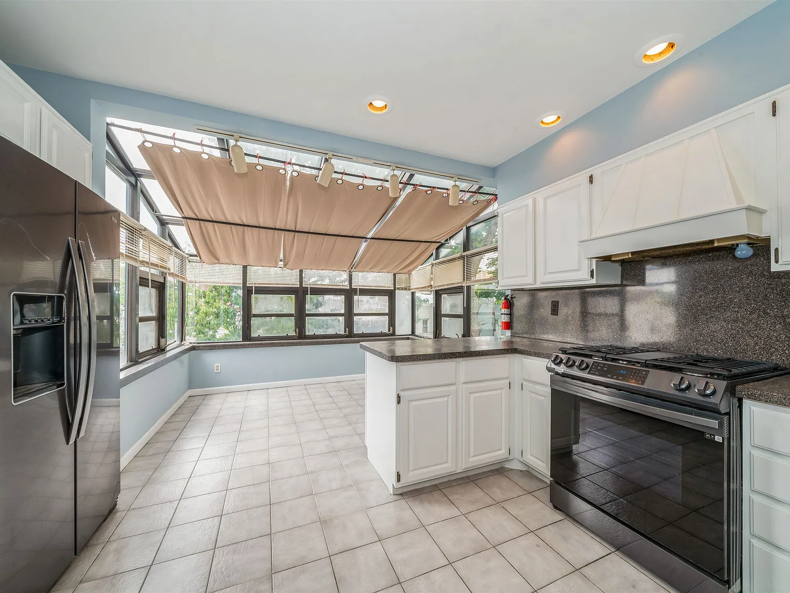 2 bed, 2.0 bath, $3,200 — Photo 3