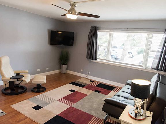 2nd image of 11050 S Artesian Ave APT 1b
