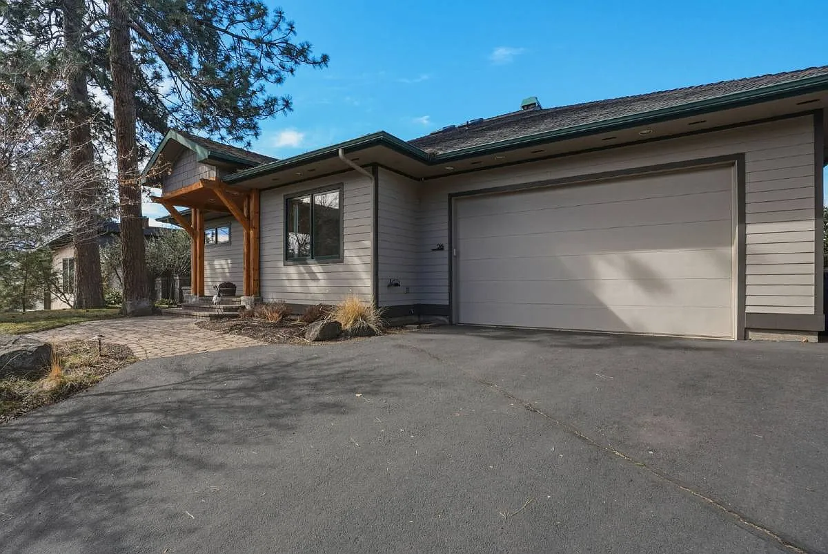 26 NW Shasta Place in Bend, OR 97703 — Photo 2