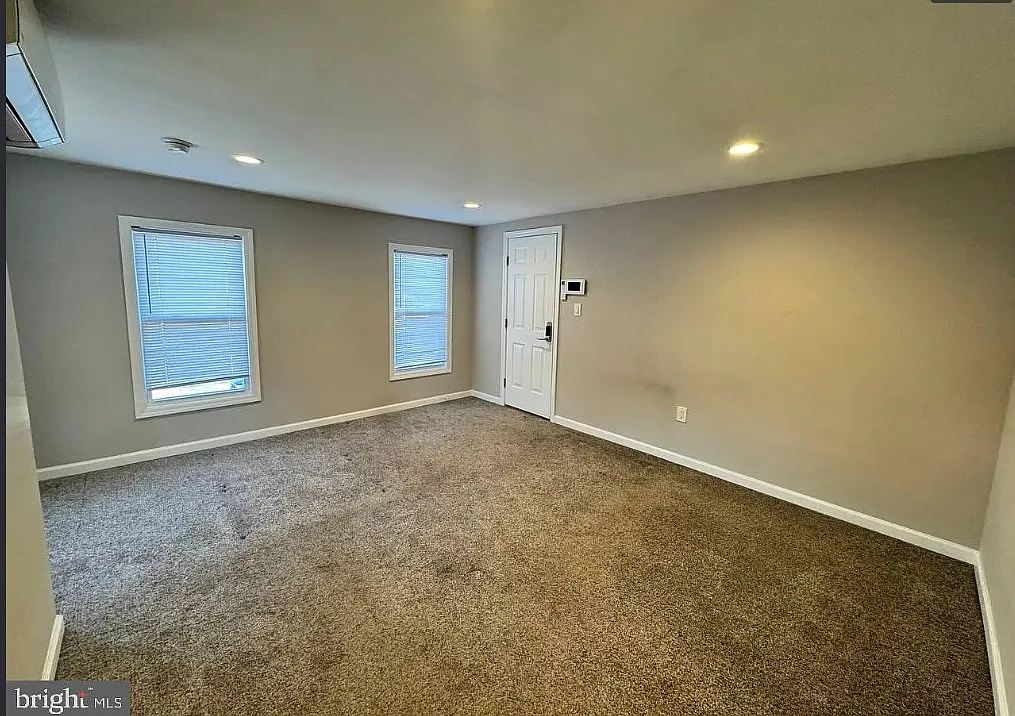 1 bed, 1000 sqft, $1,700 — Photo 3