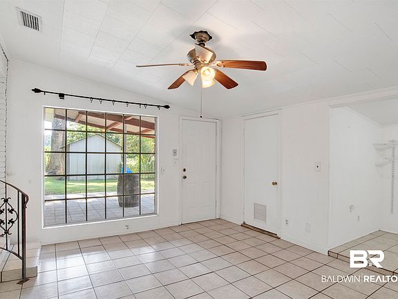 4th image of 2 Lee Cir