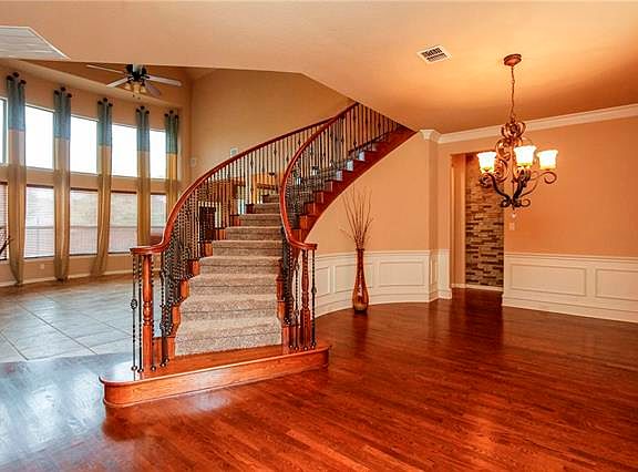 2nd image of 2727 Waterfront Dr
