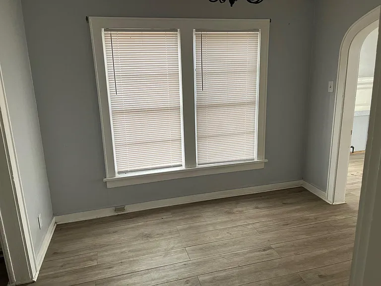 209 E Elmwood St — Photo 10