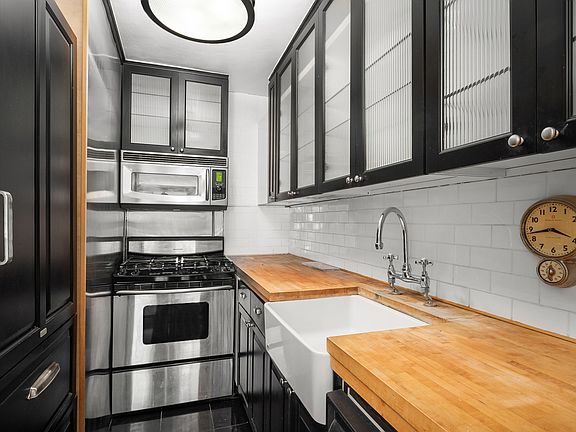 4th image of 32 Gramercy Park S APT 10F