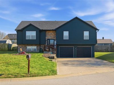 2708 E Hickory Ct, Tonganoxie, KS, 66086