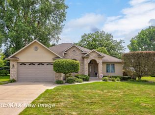 450 W Braeburn Dr, Saginaw, MI 48638