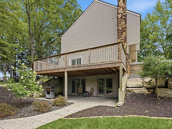 5th image of 19233 Bishop Rd