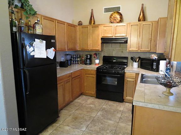 3rd image of 1633 W Mulholland Ct