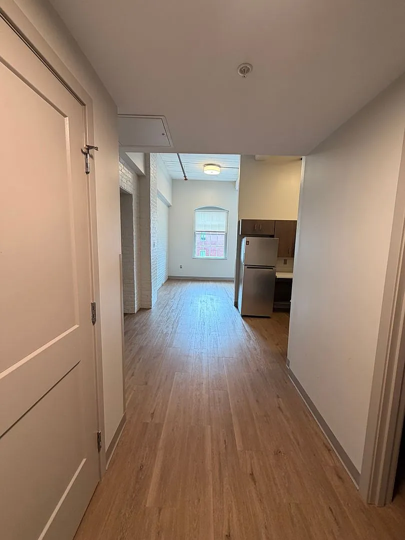 Dewitt Block, Rare 2 Bed/1 Bath Apartment Available Immediately - $1,866 - All Utilities Included — Photo 2
