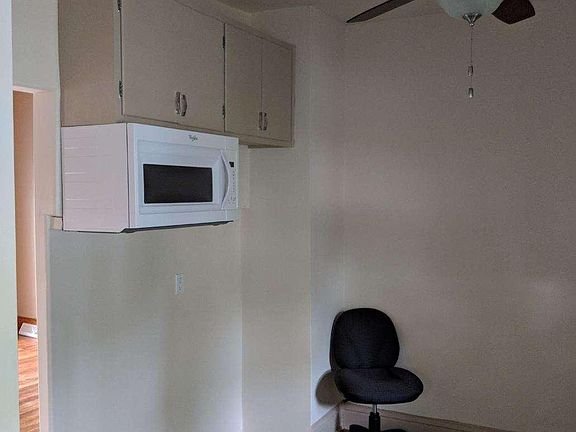 Kitchen, stove and refrigerater available- just not picture