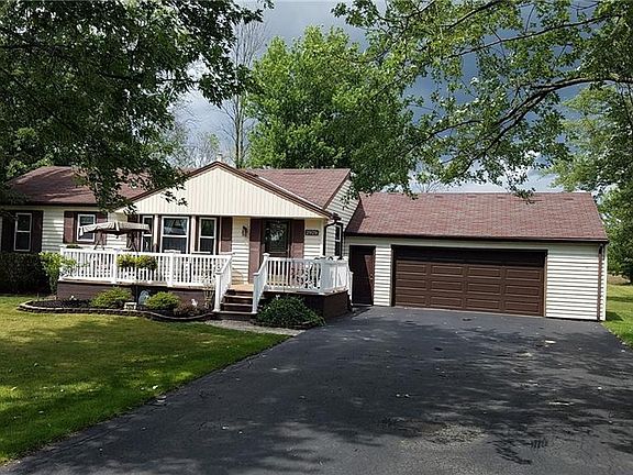3rd image of 2929 Walck Dr