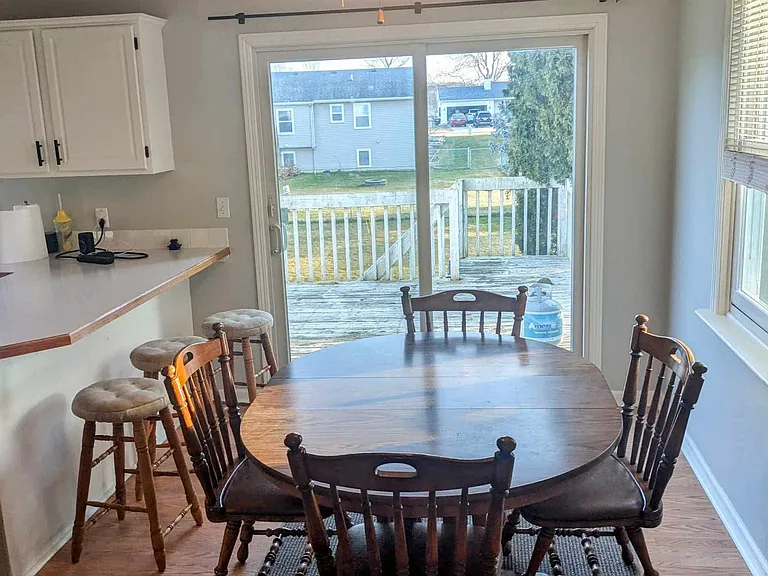 1484 Spencer Ave — Photo 3