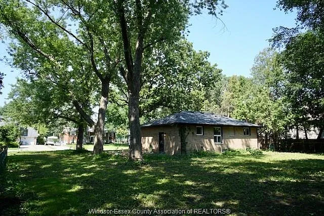 955 Roseland Dr S — Photo 4