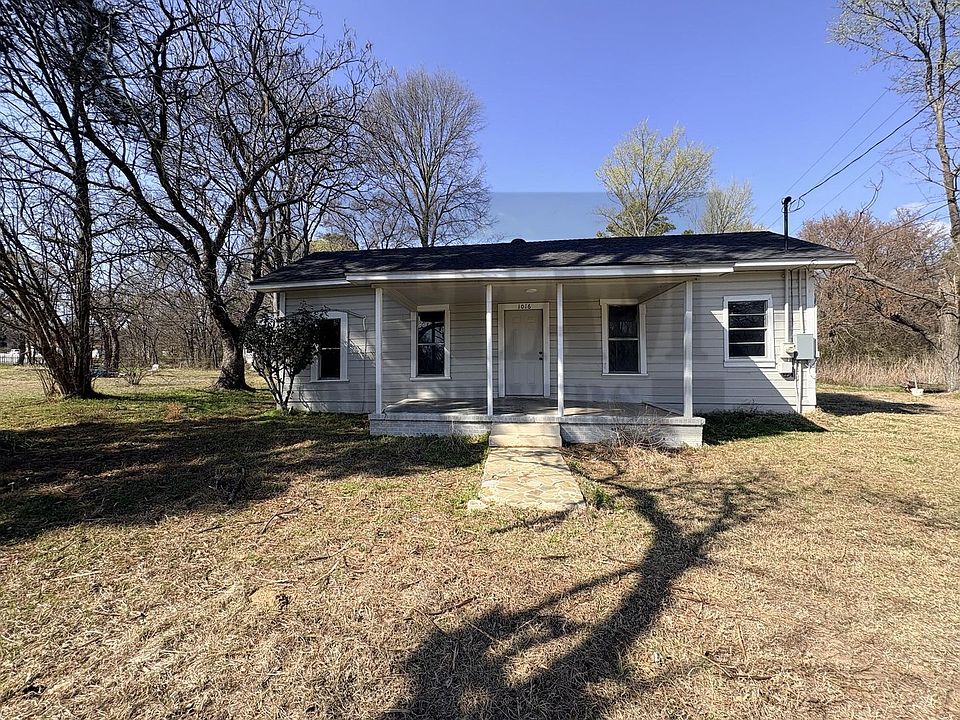 1st image of 1016 W Royall Blvd
