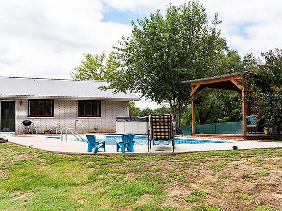 4th image of 130 Mountain Cove Dr