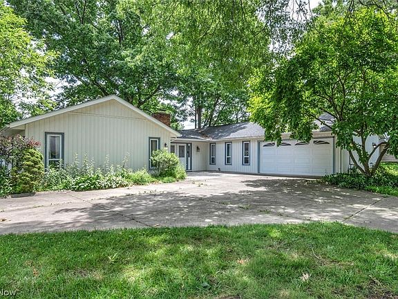 3rd image of 477 Cranston Dr