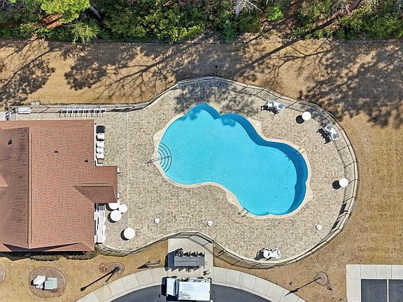 5th image of 131 Machrie Loop D End Unit