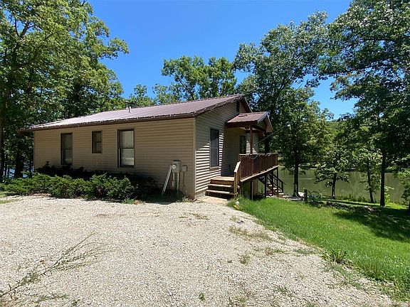 4th image of 3176 Lakeshore Dr