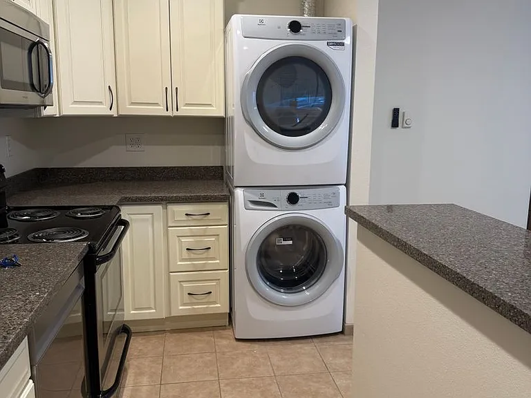 Boston Manor Apartments — Photo 3