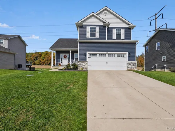 6251 Summerbrooke Cir, Fowlerville, MI 48836